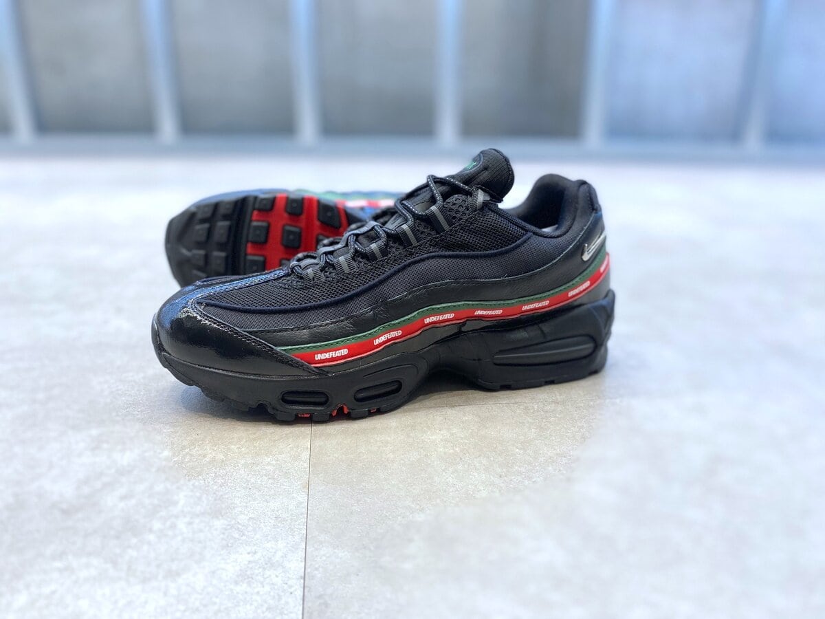 UNDEFEATED × Nike（アンディフィーテッド × ナイキ）のエアマックス95 SP "ブラック"