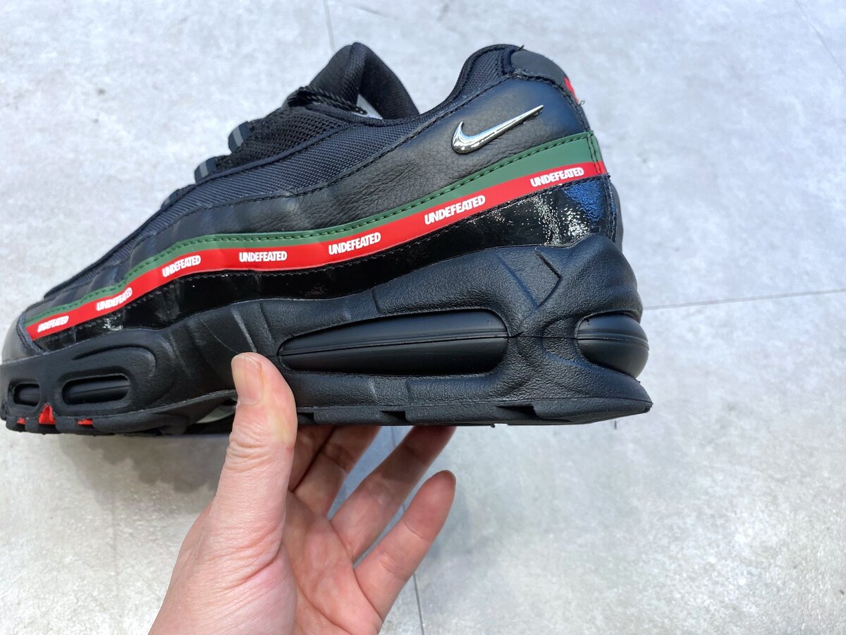 UNDEFEATED × Nike（アンディフィーテッド × ナイキ）のエアマックス95 SP "ブラック"