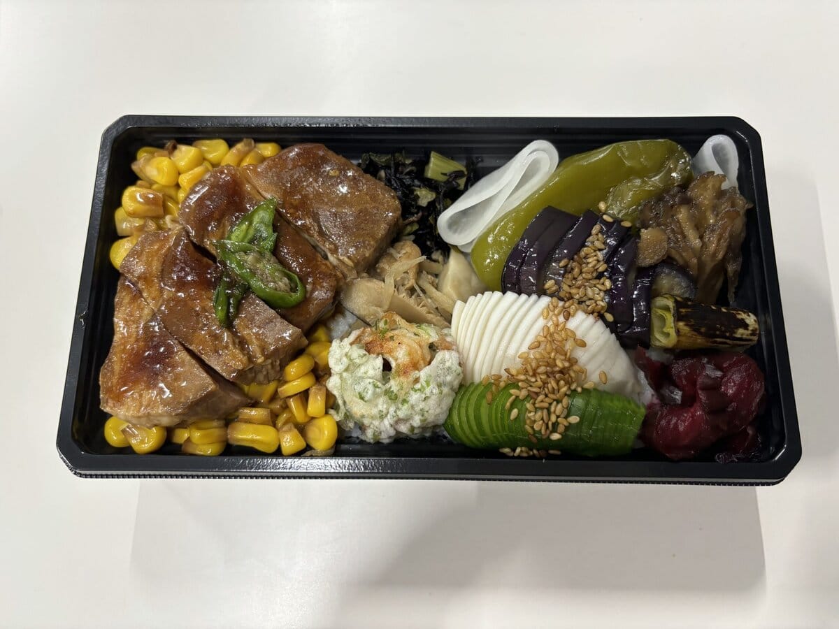 細川出飯社　画廊弁当（トンテキバターコーン弁当）