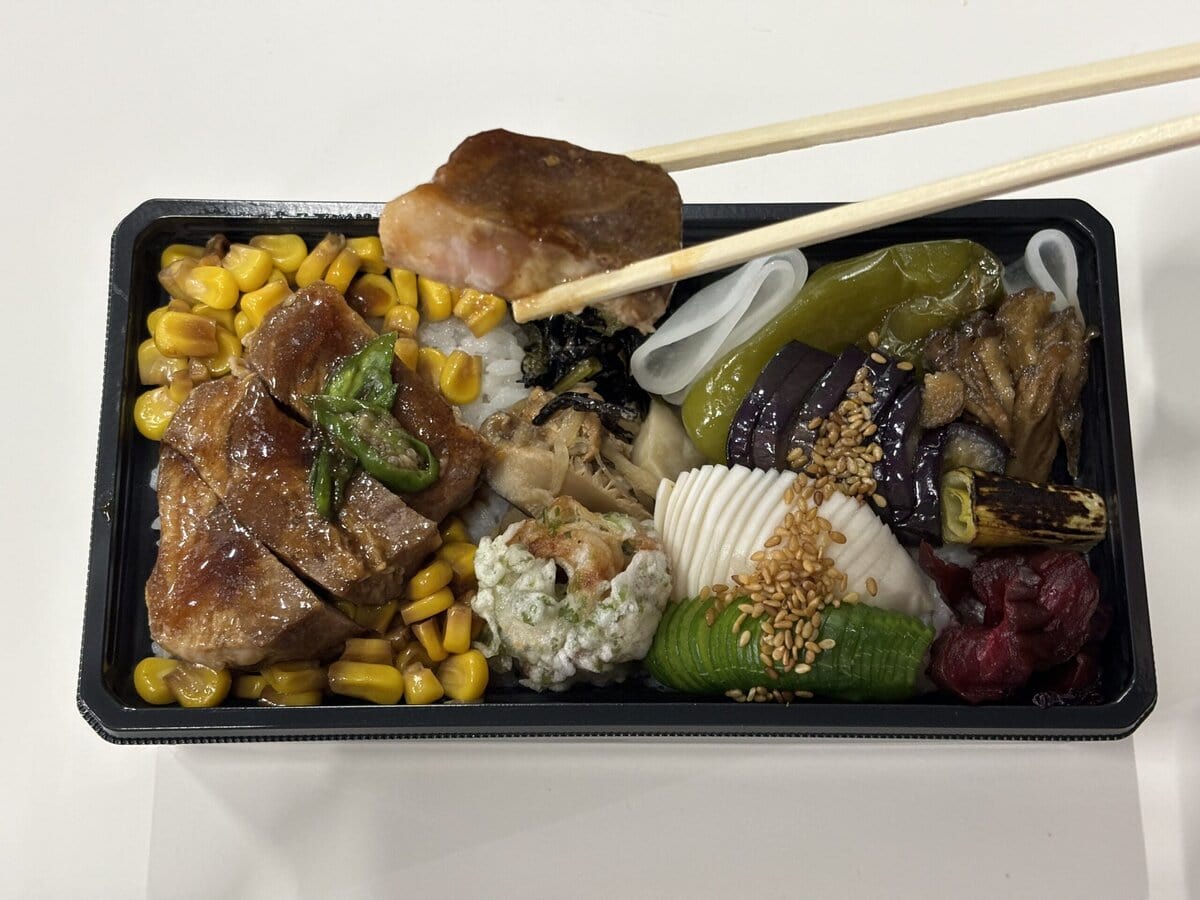 細川出飯社　画廊弁当（トンテキバターコーン弁当）