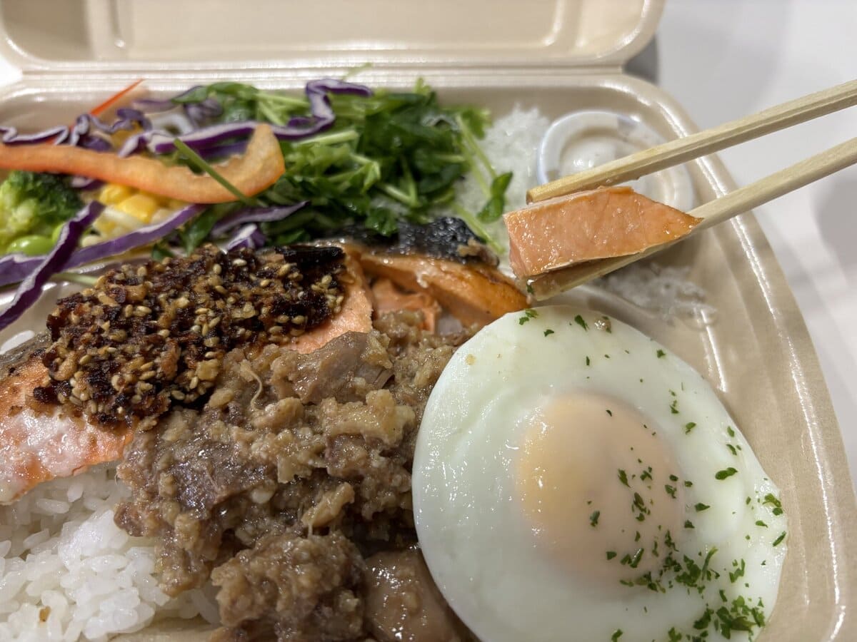 SOMY’S DELI　8種野菜のザクザクゴマ醤油 サーモン弁当