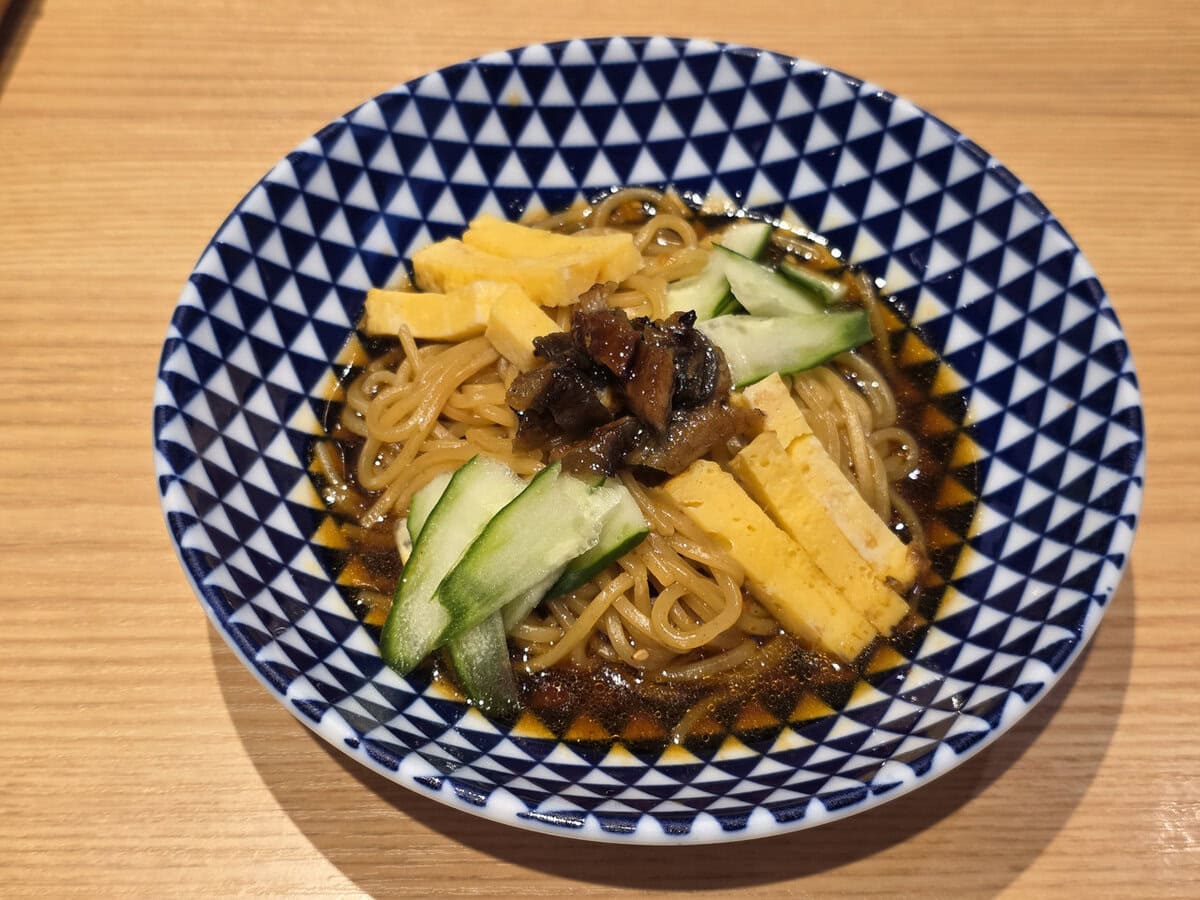 杉玉　食べたら虜になる、うなぎのピリ辛まぜそば