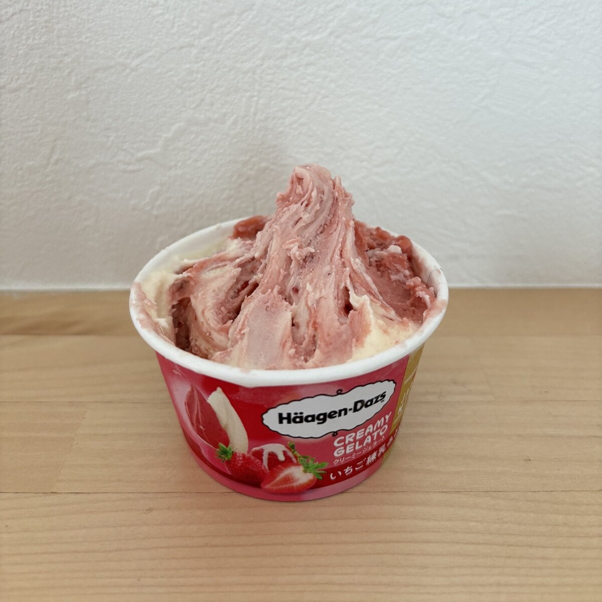 ハーゲンダッツ　ミニカップ CREAMY GELATO『いちご練乳みるく』　