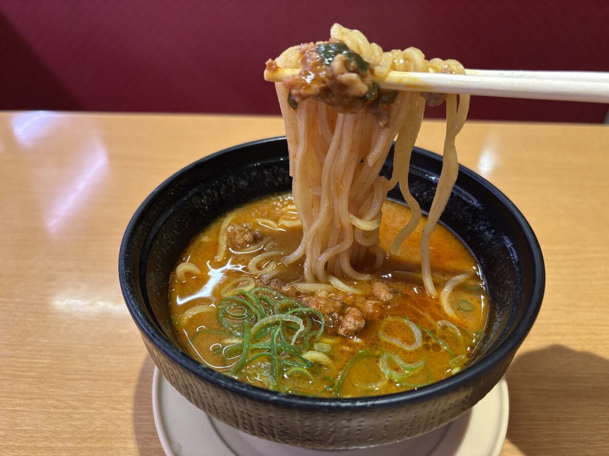 スシロー　挑戦！旨辛ミンチラーメン BTS Island:インザソムコラボ限定ミニアクスタ付き