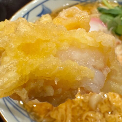 サクッとした衣の中には、食べ応え抜群なぷりっぷりの大海老が！