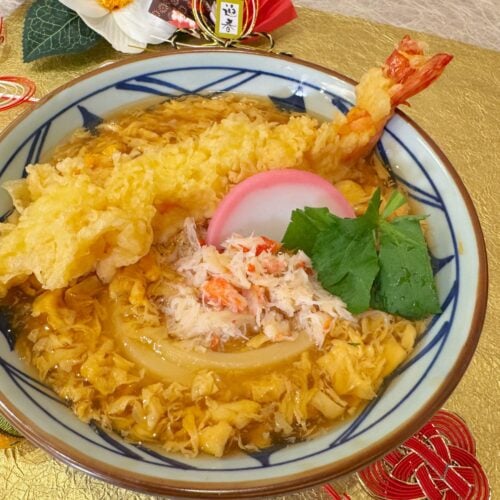 丸亀製麺、11日間限定の「年明けうどん」が豪華すぎてプレミアムの極み…2026年は“カニとエビ”で運気爆上げ！