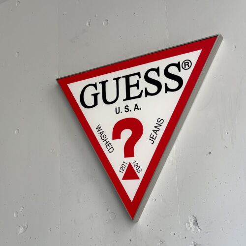 「デニム好き、全員集合！」GUESS JEANSの旗艦店が表参道に爆誕！4フロアでアメカジの世界に浸る