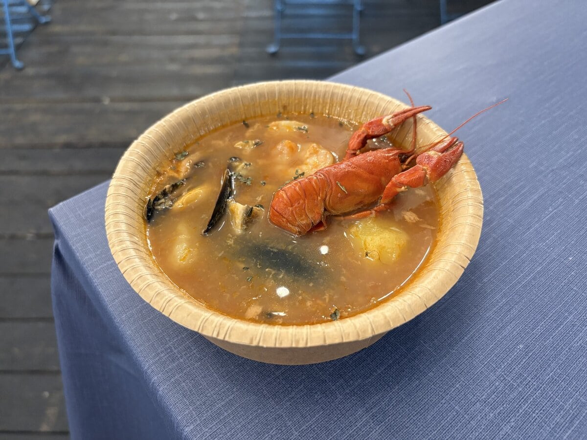 フランス／Écrevisses & Vin　ザリガニと魚介のブイヤベース