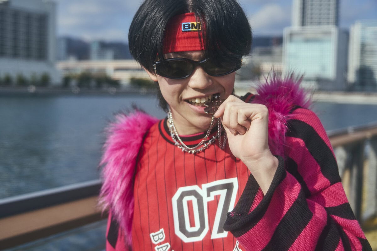 BABYMONSTERファンのライブファッションがすごかった！「HOT SAUCE」なりきり多発のMONSTIEZスナップを神戸ファイナルで敢行