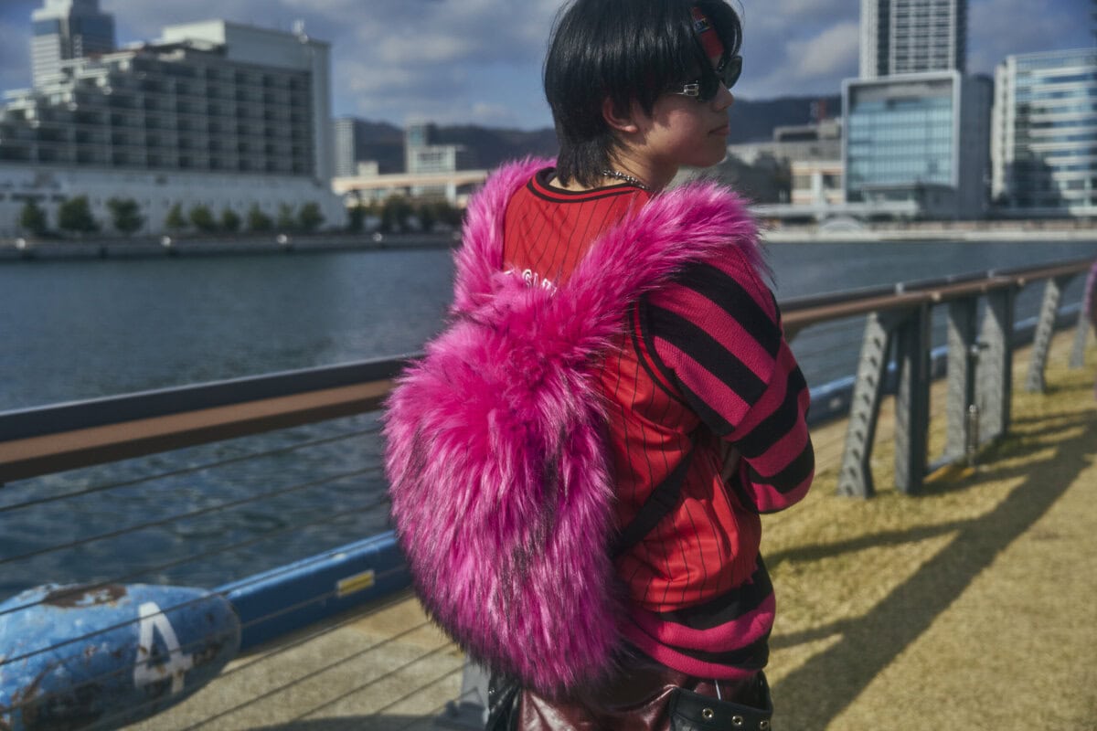 BABYMONSTERファンのライブファッションがすごかった！「HOT SAUCE」なりきり多発のMONSTIEZスナップを神戸ファイナルで敢行