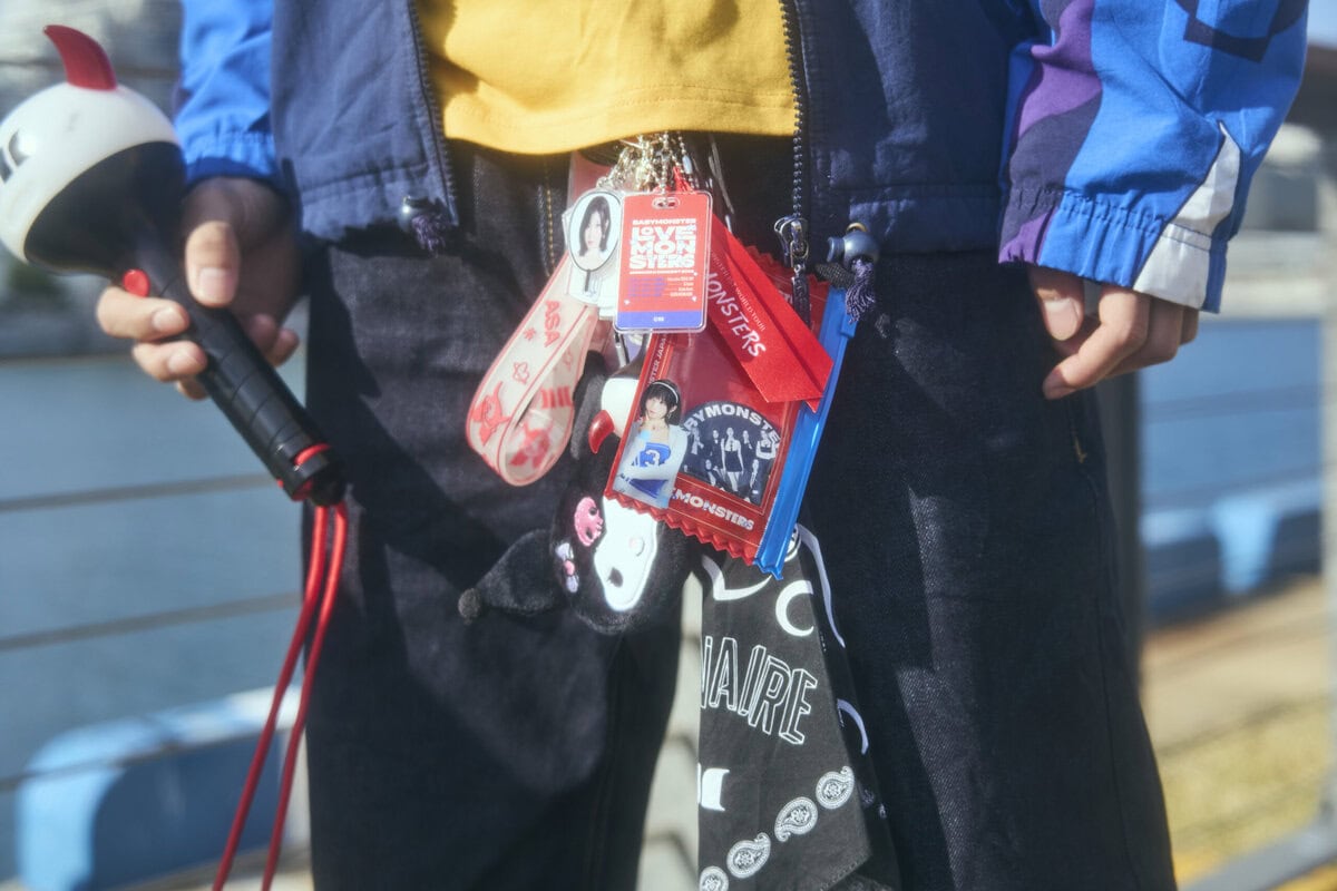 BABYMONSTERファンのライブファッションがすごかった!「HOT SAUCE」なりきり多発のMONSTIEZスナップを神戸ファイナルで敢行