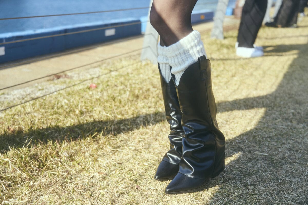 BABYMONSTERファンのライブファッションがすごかった！「HOT SAUCE」なりきり多発のMONSTIEZスナップを神戸ファイナルで敢行