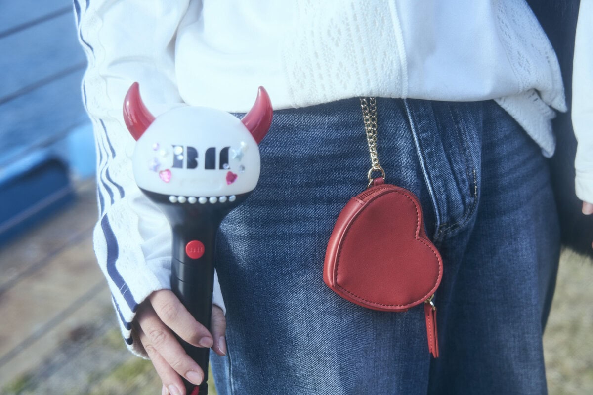 BABYMONSTERファンのライブファッションがすごかった！「HOT SAUCE」なりきり多発のMONSTIEZスナップを神戸ファイナルで敢行