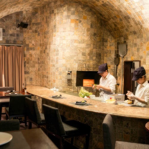 Pizza 4P's ホーチミン1号展