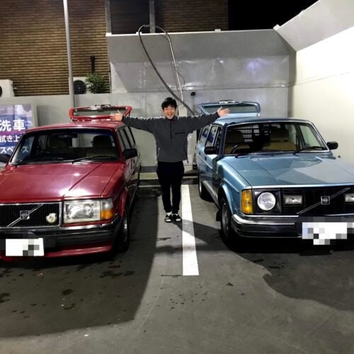 後藤さんが以前所有していたボルボのワゴン。240（左）から245（右）に乗り換え時期で撮影した1枚。