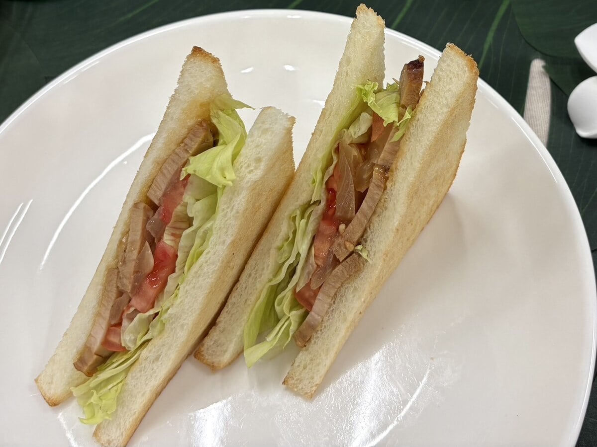 ファミリーマート　クア・アイナ監修 テリチキンサンド