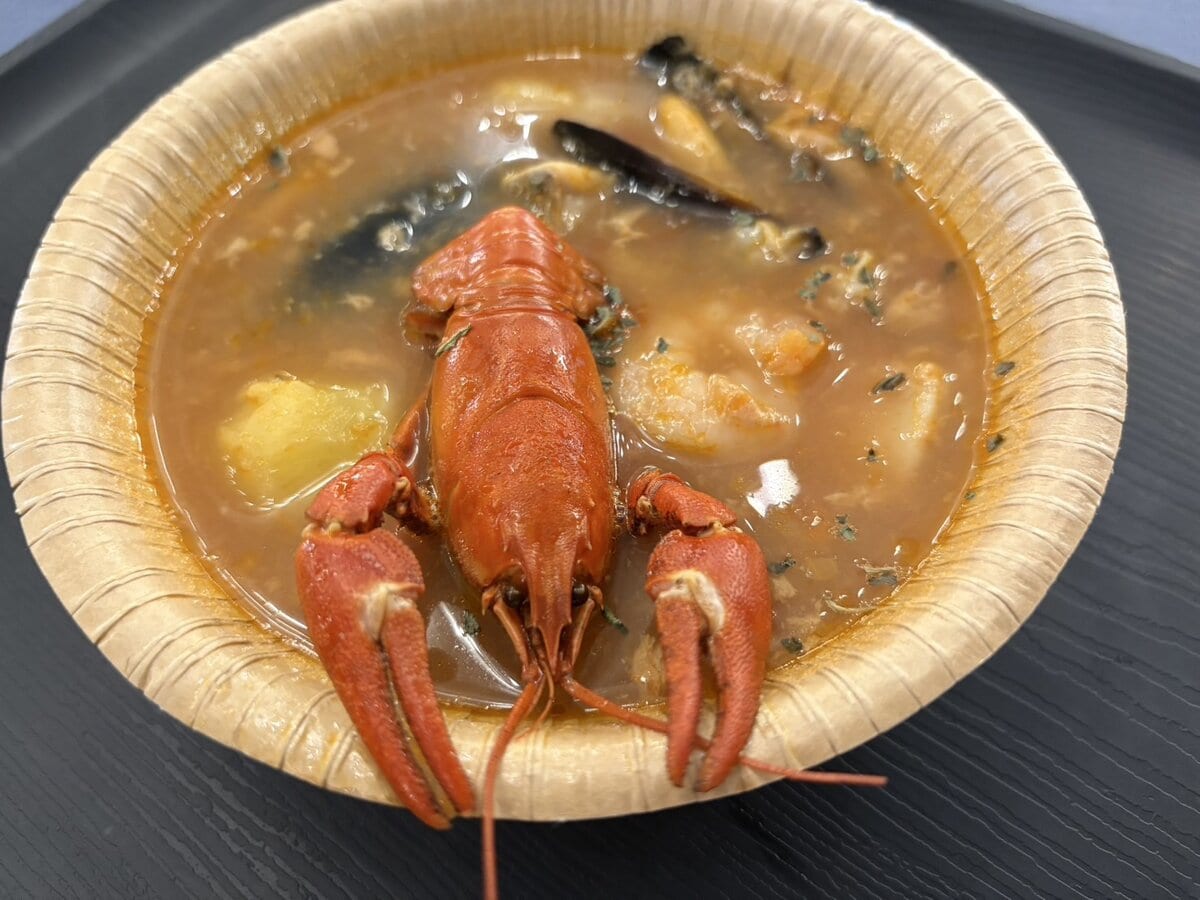 フランス／Écrevisses & Vin　ザリガニと魚介のブイヤベース