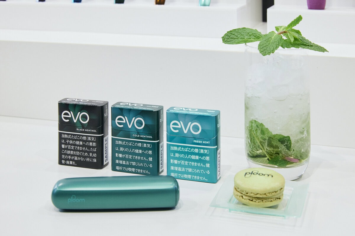 Ploom × NAKED, INC. ポップアップストア渋谷 ploom aura アクアグリーン エボ・ブラック・メンソール エボ・フレッシュ・ミント エボ・コールド・メンソール The SG Club オリジナルドリンク ピエール・エルメ・パリ マカロン