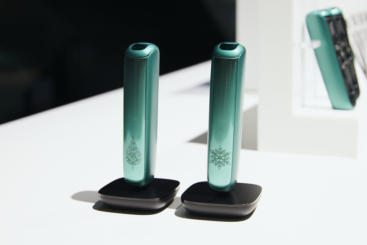 Ploom × NAKED, INC. ポップアップストア渋谷 アクアグリーン NAKED, INC. デザインのフロントパネル