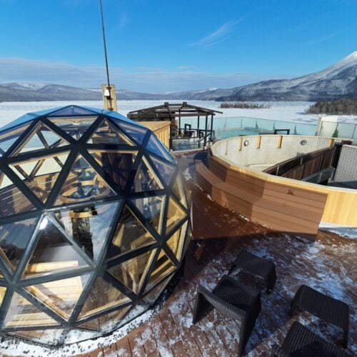 北海道阿寒湖温泉の旅館「あかん遊久の里 鶴雅」内にあるドーム型展望サウナ