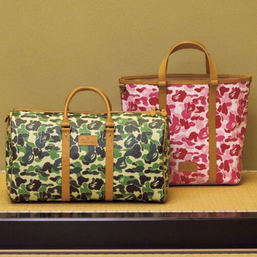 BAPE®の象徴が進化!オーストリッチ型押しレザーの「ABC CAMO」ボストン&トートで魅せる、大人の余裕