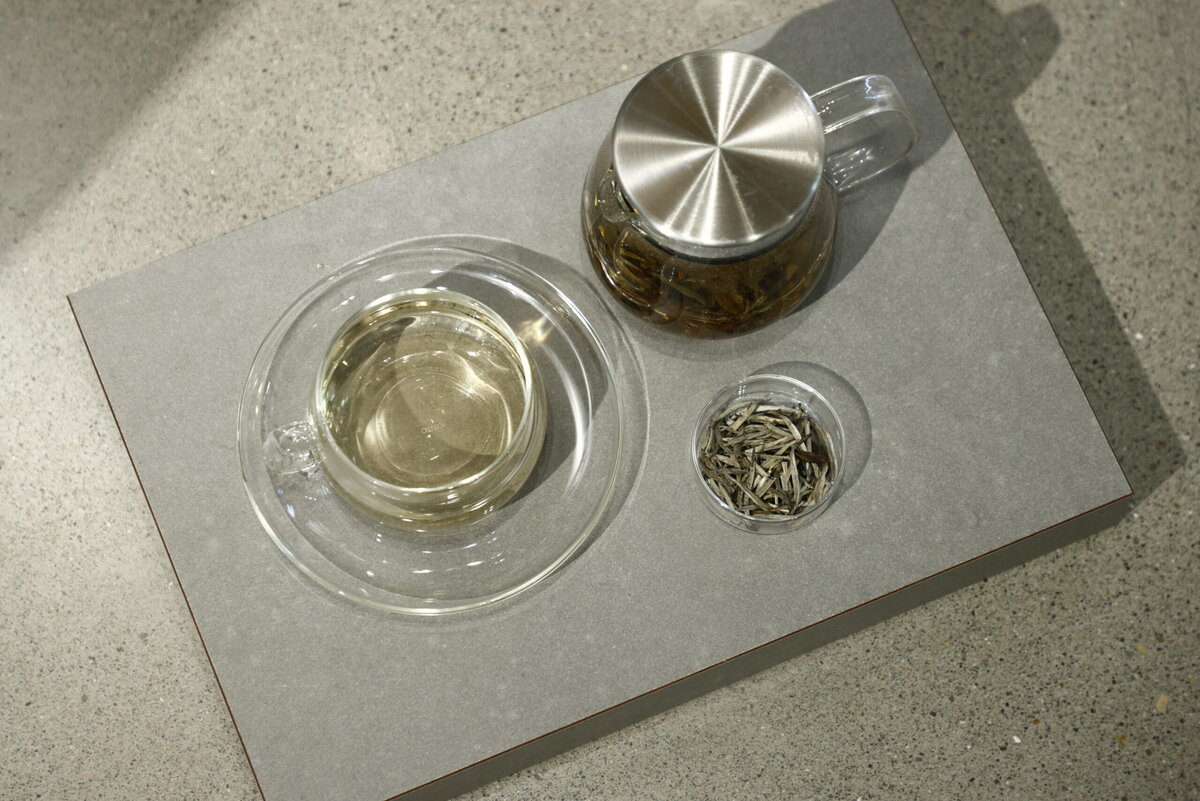 「7T+」京都ラボにて厳選 灰色の茶葉「Silver needle tea」