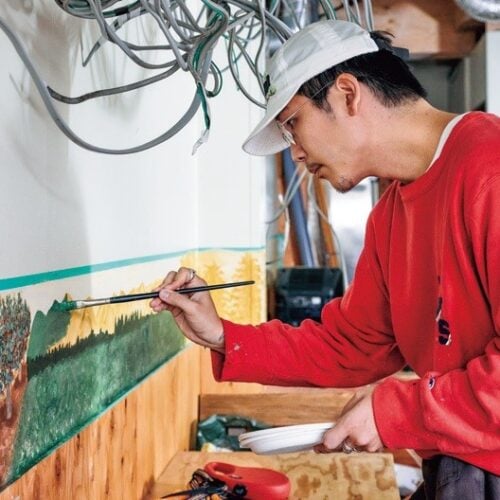 日本橋・小伝馬町の人気スイーツショップGRANDPAの2店目の塗装を手掛けるペインターの茂田雅弘さん