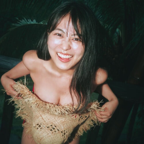 『福井梨莉華 1st写真集 あいの道しるべ』より