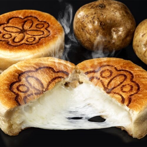 「東京駅でしか買えない“東京みやげ”の新定番」“じゃがボルダ”のあぶるとさらに美味しいチップス、とろ～りチーズが魅惑的なイタリアンおやき…話題のラインナップを食べてみた