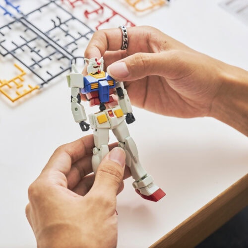 ガンプラを組み立てていく