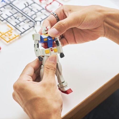 ガンプラを組み立てていく