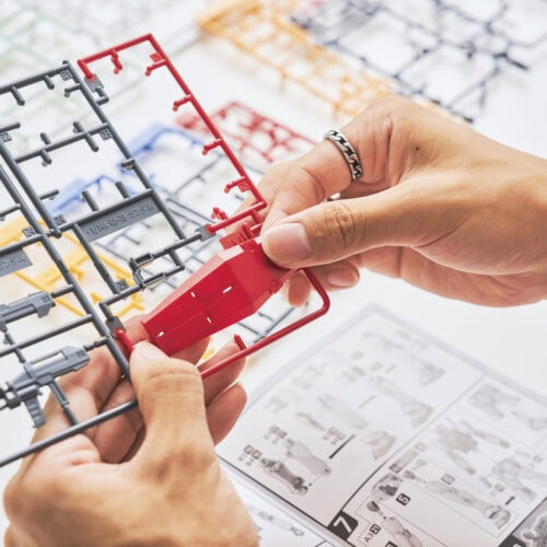 ガンプラを組み立てていく