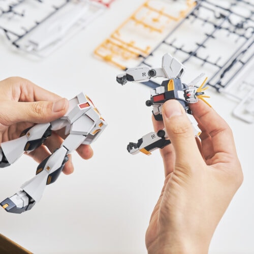 ガンプラを組み立てていく