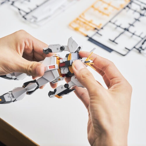 ガンプラを組み立てていく