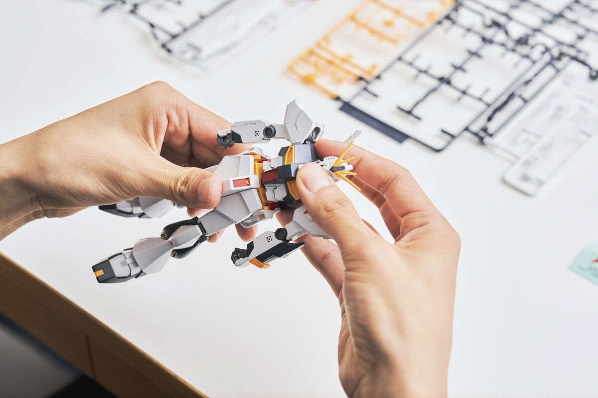 ガンプラを組み立てていく