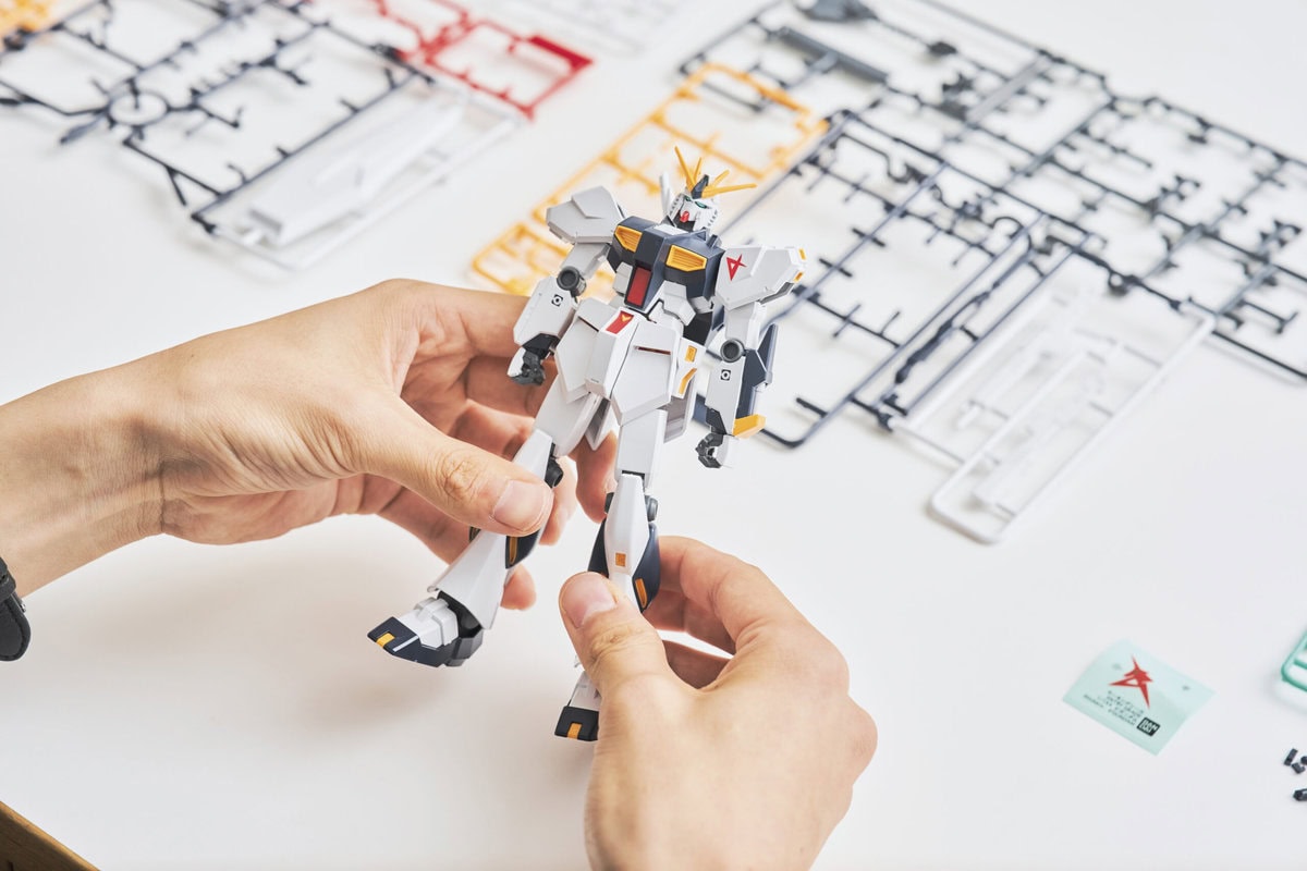 ガンプラを組み立てていく