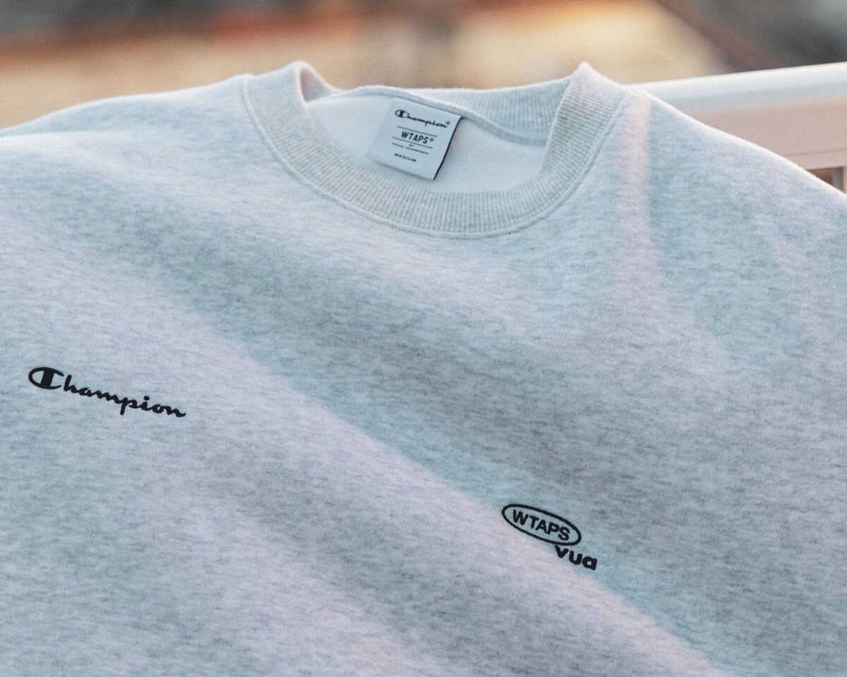 WTAPSらしいシルエットに落とし込んだオーセンティックかつスタンダードな世界観はそのままに、グラフィックや色使いをよりシンプルで都会的な印象へとアップデート。