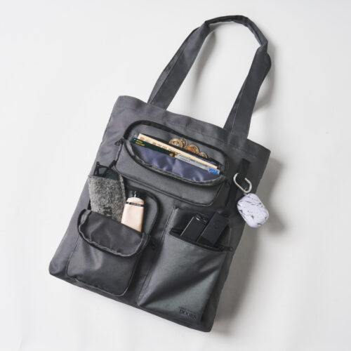 便利な外ポケットを搭載