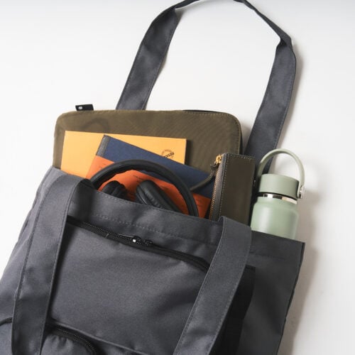 13インチのPCやA4の書類もしっかりと収まる