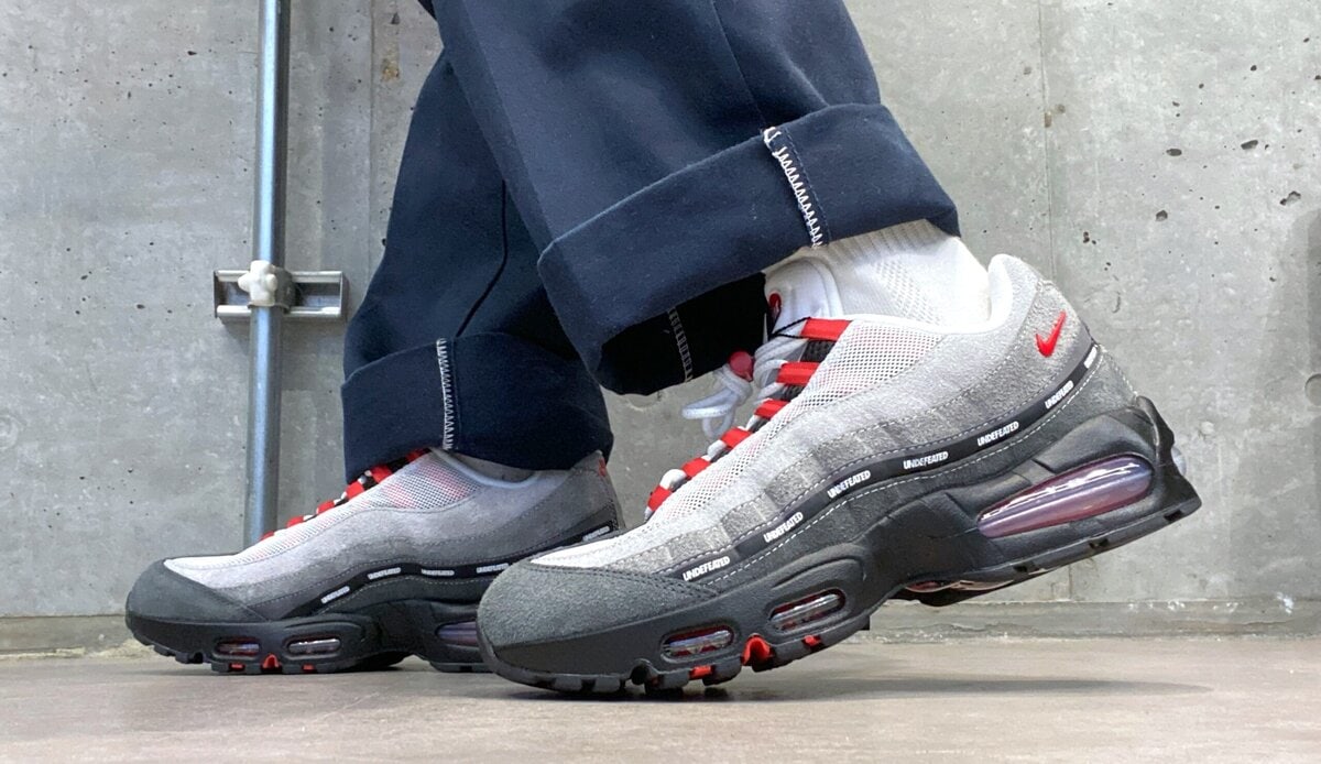 UNDEFEATED × Nike(アンディフィーテッド × ナイキ)のエアマックス95 SP "ファイヤーレッド" (東京 エクスクルーシブ) (シリアルナンバーあり/600足限定)