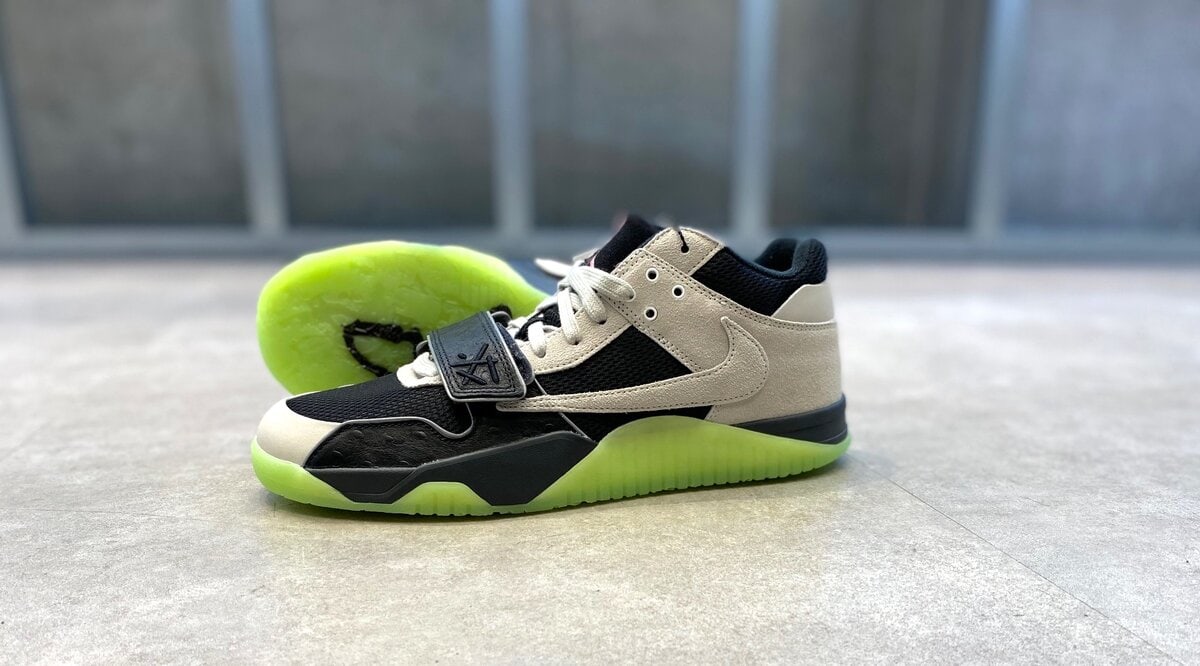 Travis Scott × Chase B × Nike（トラヴィススコット × チェイスB × ナイキ）のジャンプマンジャック TR CJ1 T-Rexx "ナイトシルバー"