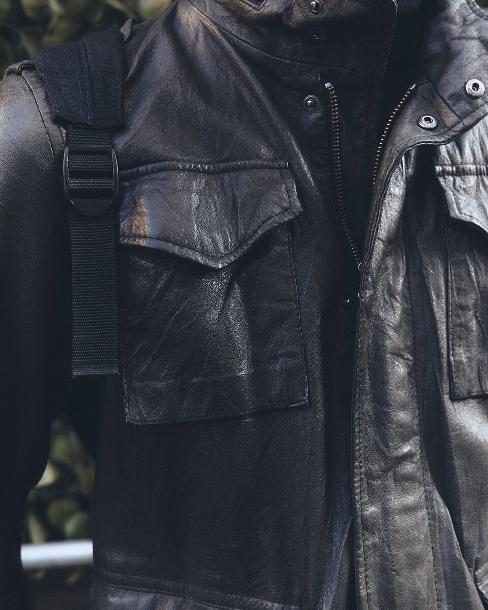 【スナップ】リュックから足元に至るまで“全身黒”の徹底ぶり