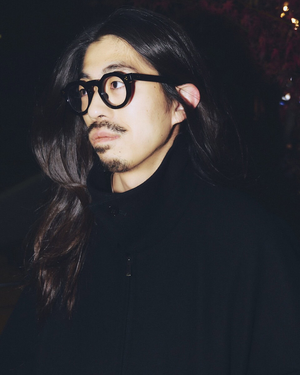 【スナップ】全身オールブラック…ただしすべて素材違いで立体感を演出