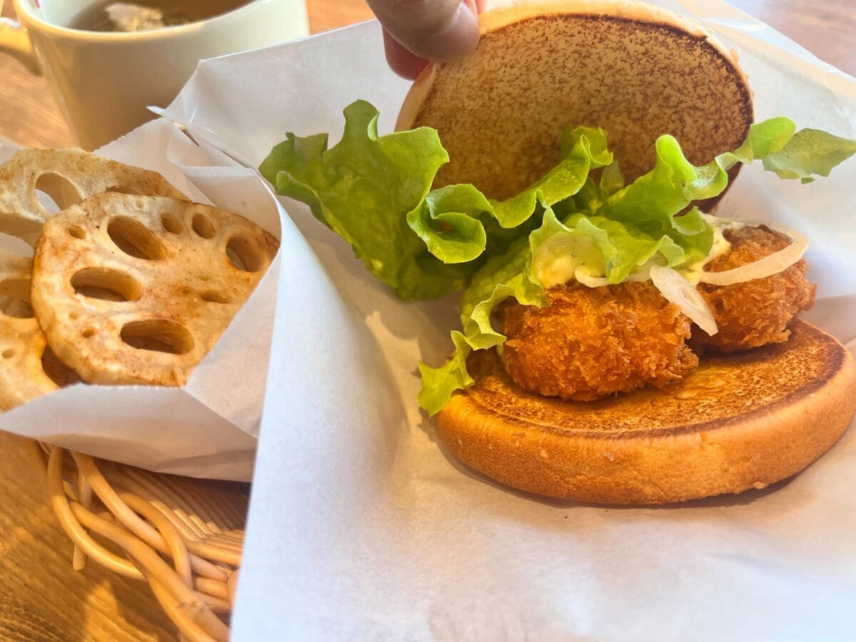 フレッシュネスバーガーの塩レモンホタテバーガー中身