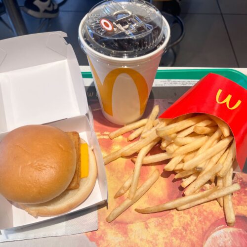 マクドナルド、モス、フレッシュネス…「フィッシュバーガー」が一番うまいのは?28年間フィレオフィッシュを避けてきたPRパーソンが一口で“禁断の沼”に落ちた…