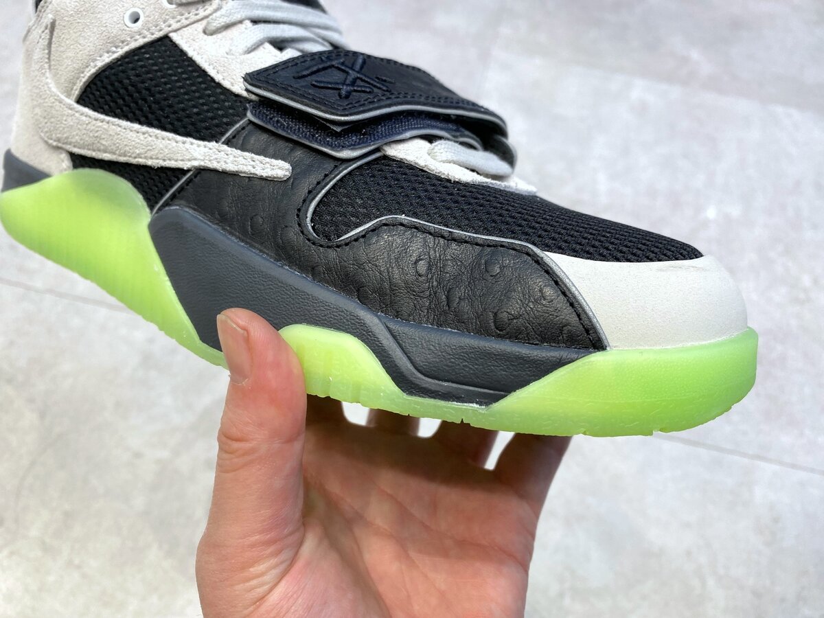 Travis Scott × Chase B × Nike（トラヴィススコット × チェイスB × ナイキ）のジャンプマンジャック TR CJ1 T-Rexx "ナイトシルバー"