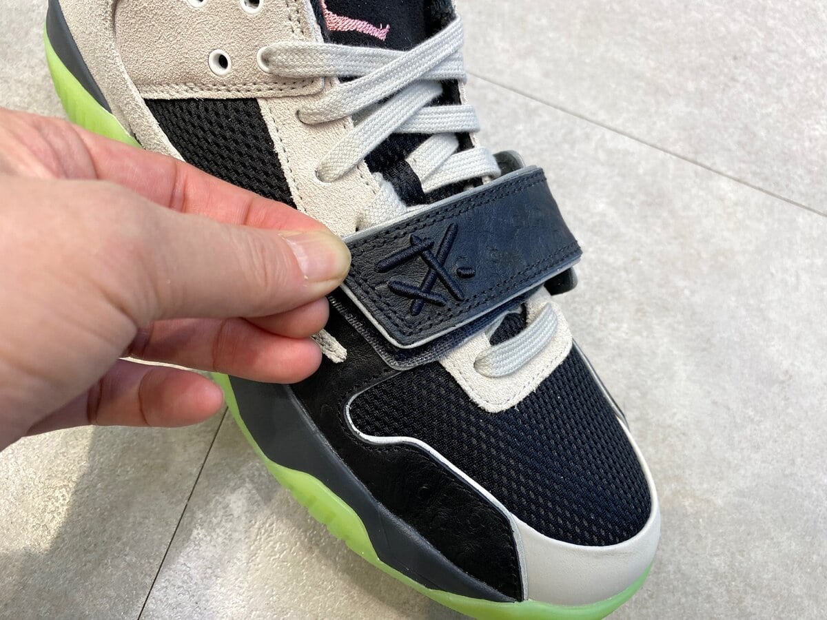 Travis Scott × Chase B × Nike（トラヴィススコット × チェイスB × ナイキ）のジャンプマンジャック TR CJ1 T-Rexx "ナイトシルバー"