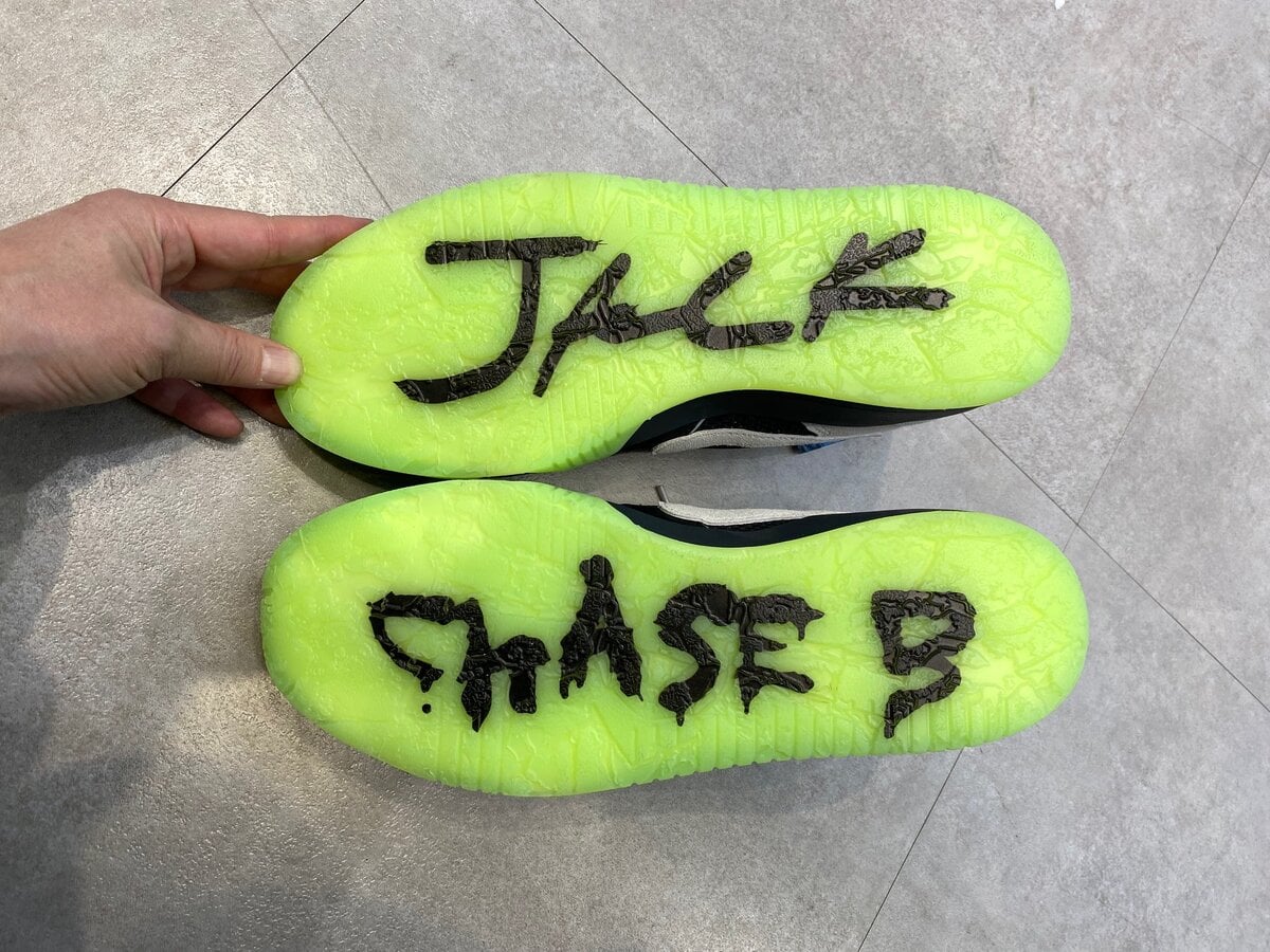 Travis Scott × Chase B × Nike（トラヴィススコット × チェイスB × ナイキ）のジャンプマンジャック TR CJ1 T-Rexx "ナイトシルバー"