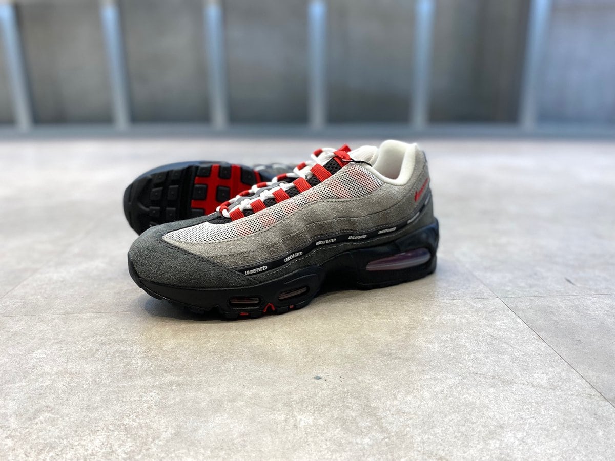 UNDEFEATED × Nike(アンディフィーテッド × ナイキ)のエアマックス95 SP "ファイヤーレッド" (東京 エクスクルーシブ) (シリアルナンバーあり/600足限定)