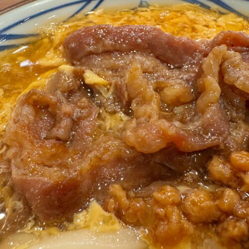 注文ごとに焼き上げるジューシーな牛肉